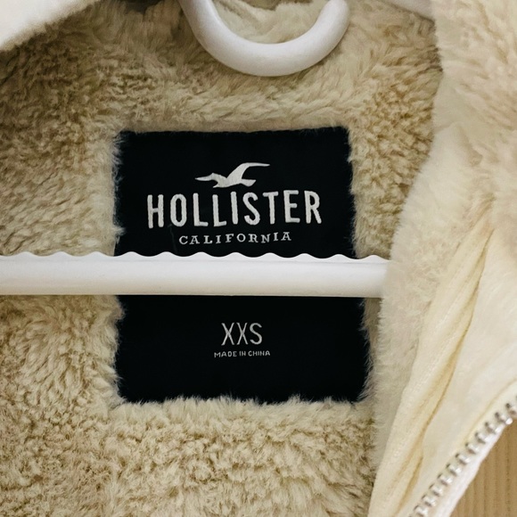 Hollister white winter jacket size extra small - Picture 3 of 5